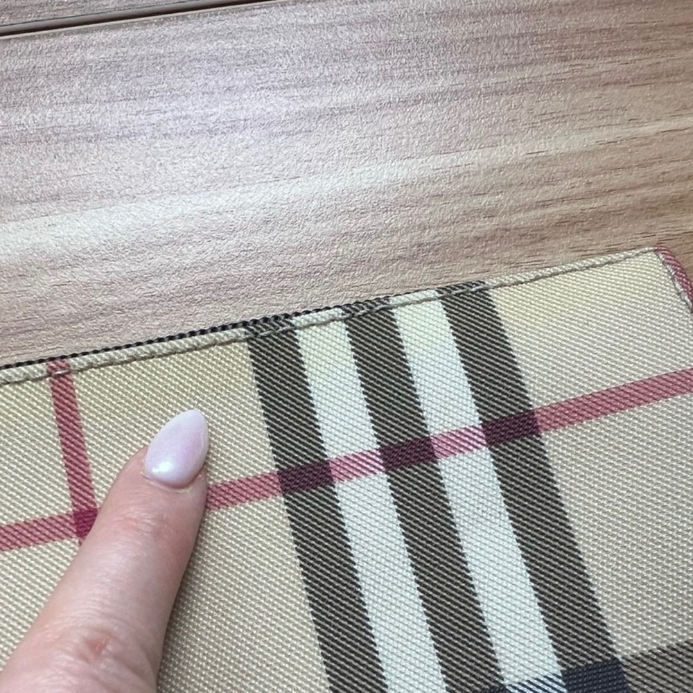 Burberry London Mini Pochette - NOVA CHECK
Vintage Shoulder Bag - Picture 7 of 16